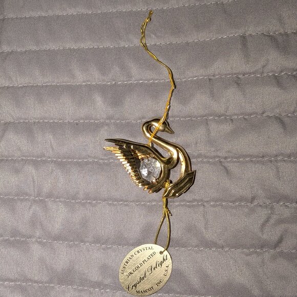 Crystal Delight 24K Gold Plated Swan with Austrian Crystal (Mascot Inc.) 4773 - Picture 1 of 4